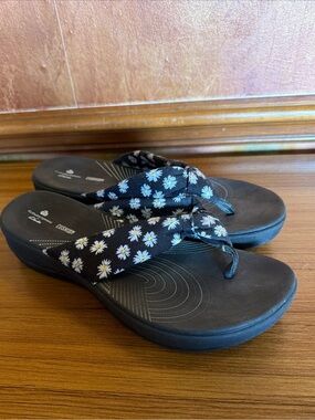 Clarks Cloud Steppers Sandals Size 9 Flip Flop Black Color Fabric Model Arla